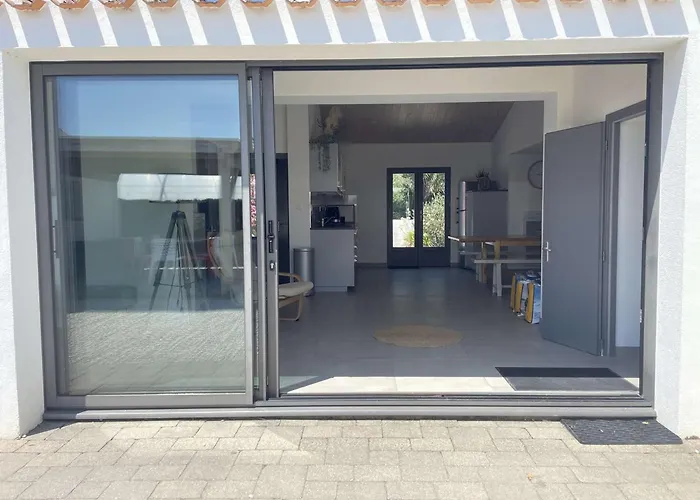 Maison En Bord De Mer A Noirmoutier : 3 Chambres, Jardin Clos, Internet, Parking, Plage A 250M