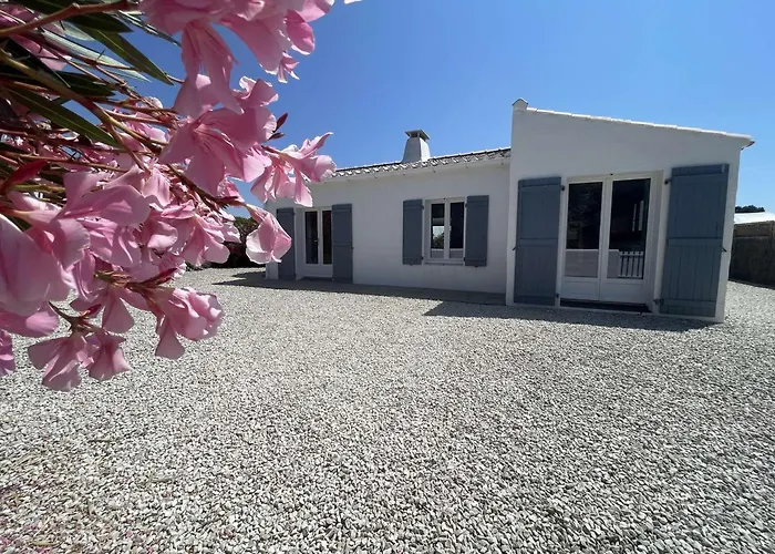 Maison En Bord De Mer A Noirmoutier : 3 Chambres, Jardin Clos, Internet, Parking, Plage A 250M